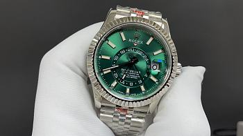 ROLEX Sky-Dweller green and white   9001