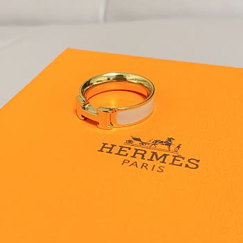Hermes ring white 01