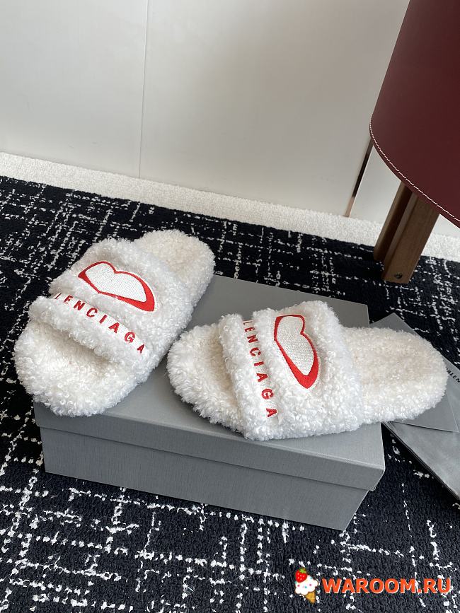 Balenciaga Furry Heart Slide White - 1