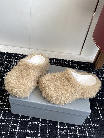 Balenciaga Furry Slide 01