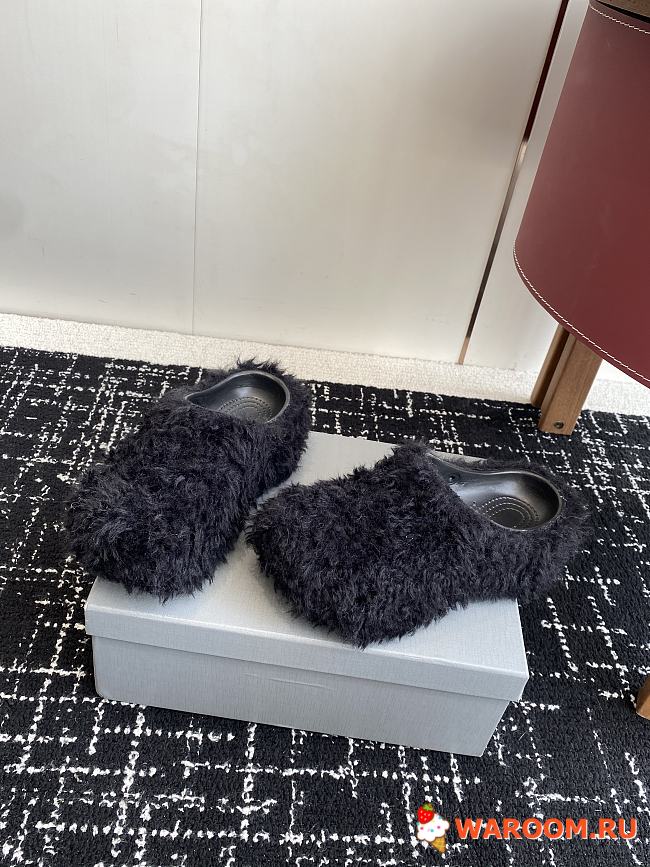 Balenciaga Furry Slide 03 - 1