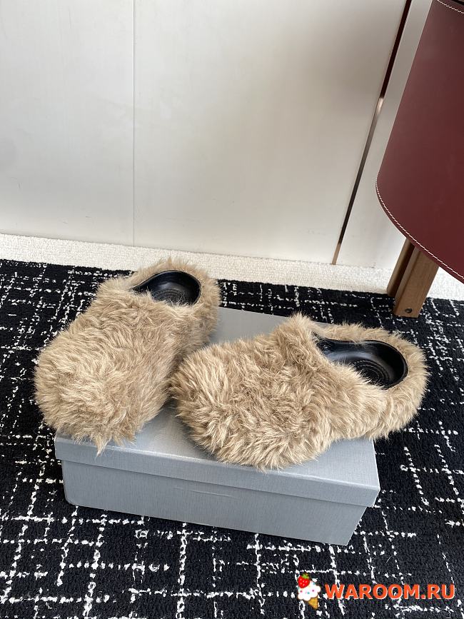 Balenciaga Furry Slide 04 - 1