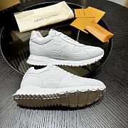 LV Run Away 02 - 2