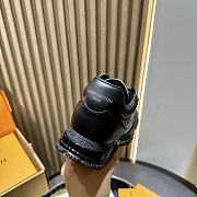 LV Run Away 03 - 4