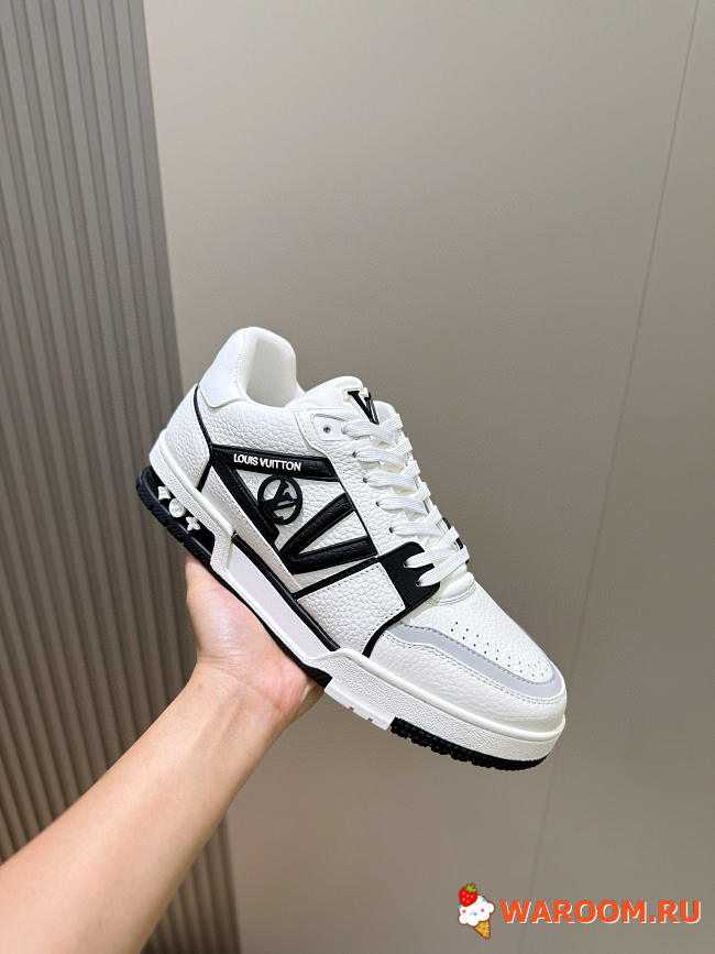 Louis Vuitton Trainer Sneaker 12 - 1