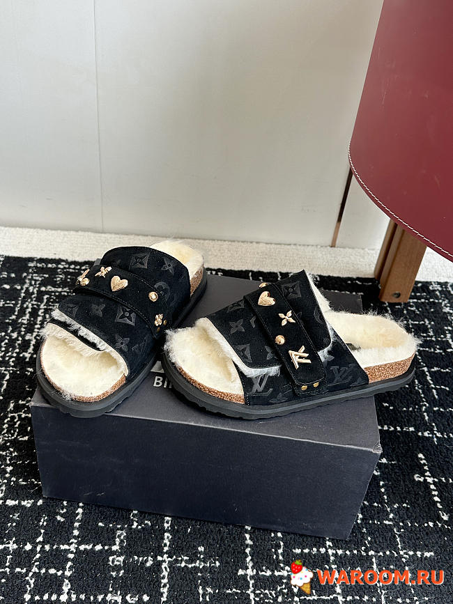 LV plush slippers 02 - 1