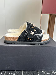 LV plush slippers 02 - 4