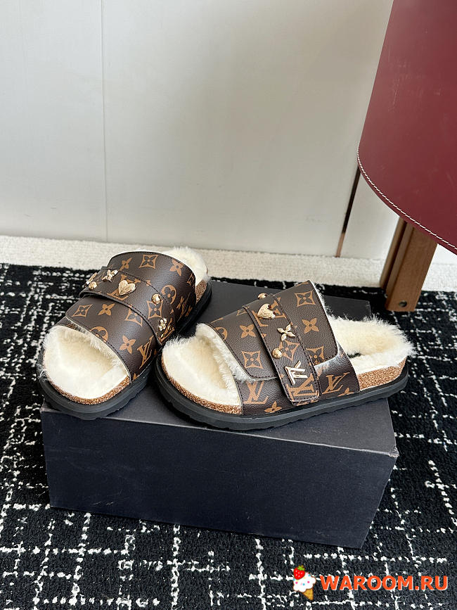LV plush slippers 04 - 1